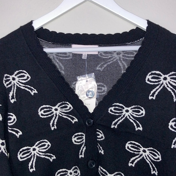 WILLOW & WIND Black Bow Balloon Sleeve V-Neck Cropped Sweater SMALL (no tags) - Picture 2 of 7